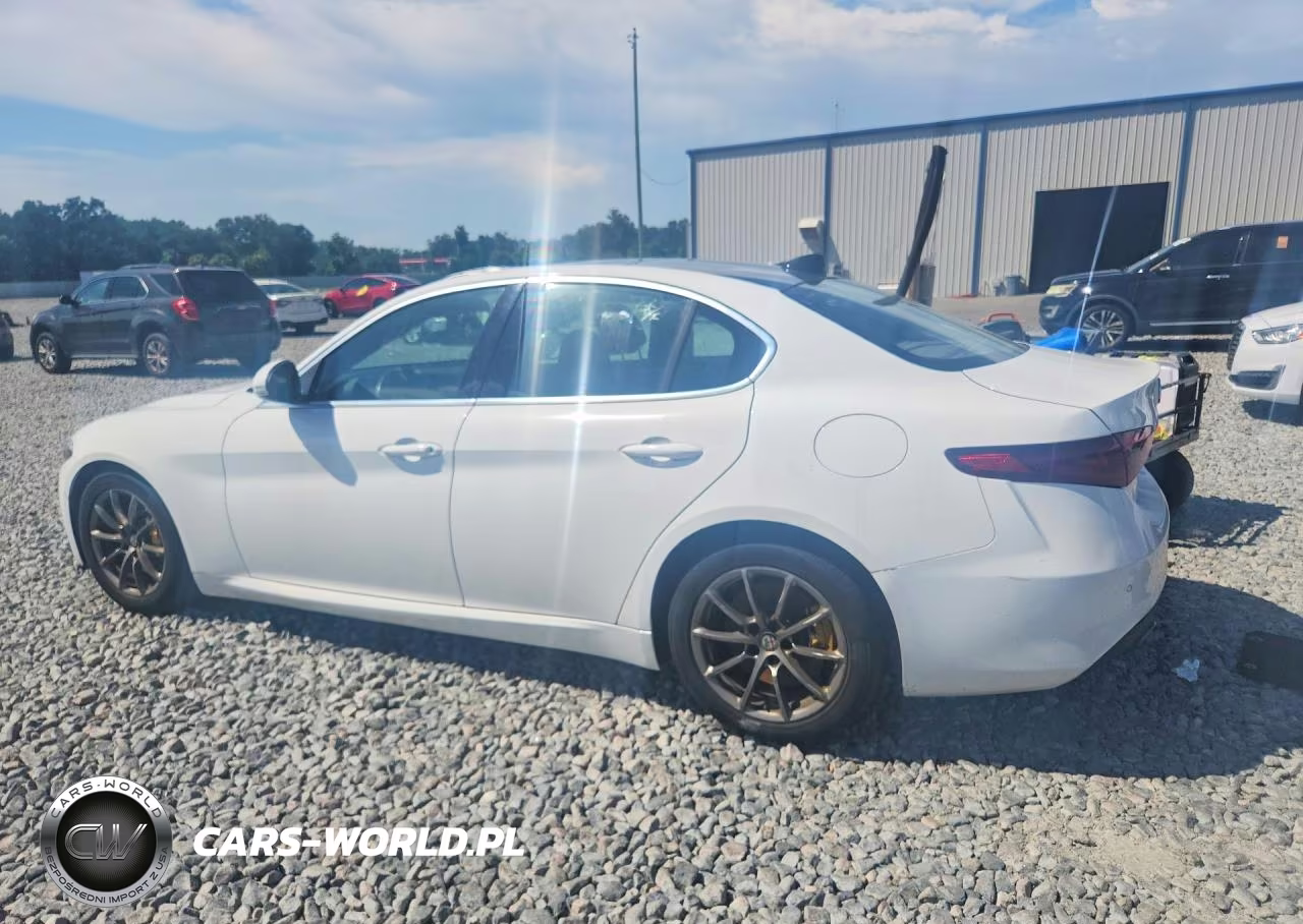 2018 Alfa Romeo Giulia VIN:ZARFAEBN2J7590021 - 2