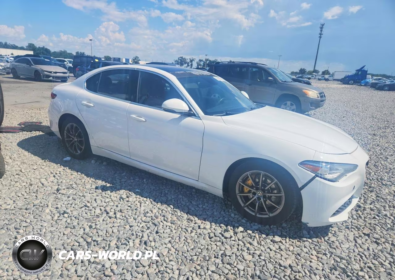 2018 Alfa Romeo Giulia VIN:ZARFAEBN2J7590021 - 4