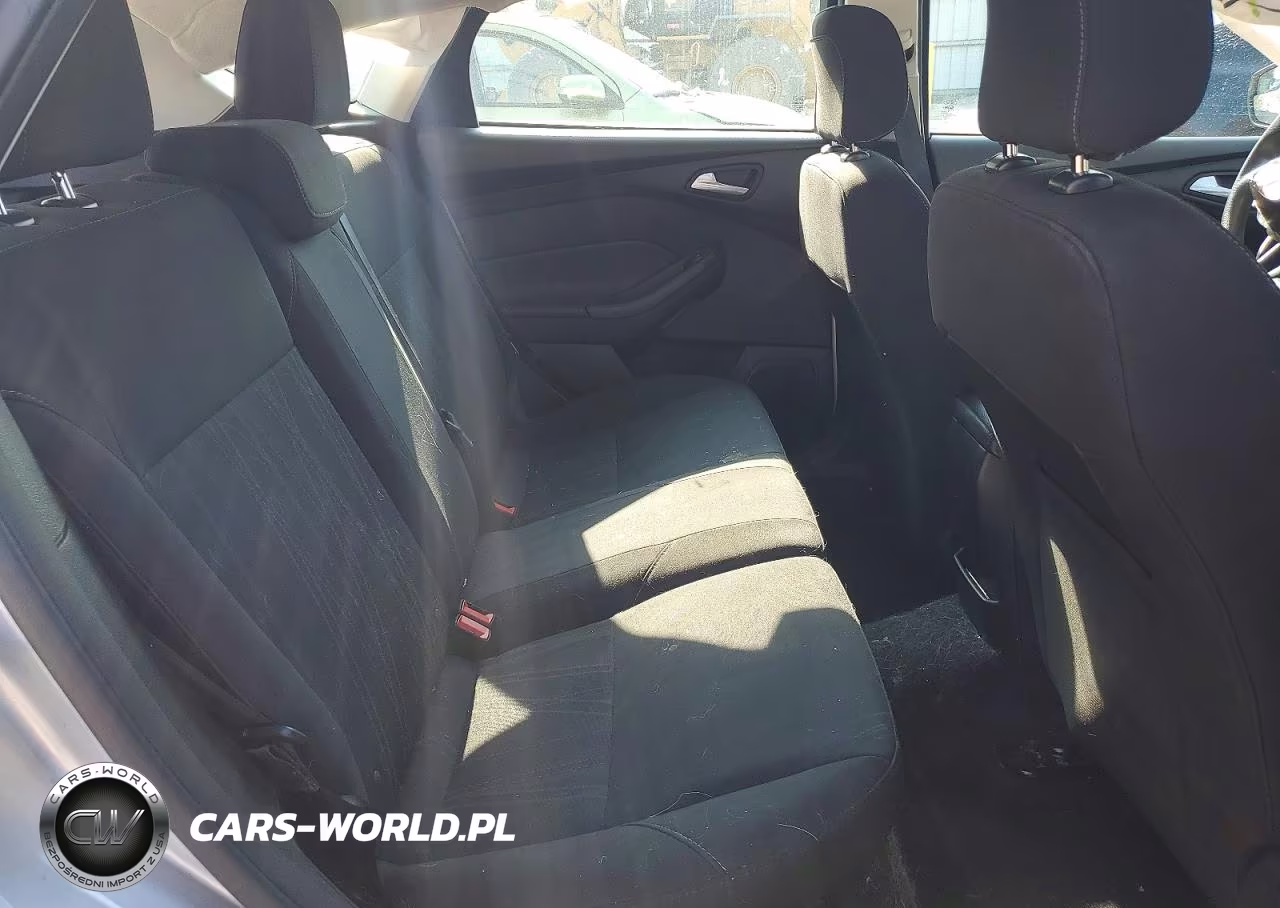 2018 Ford Focus Se VIN:1FADP3K22JL323162 - 11