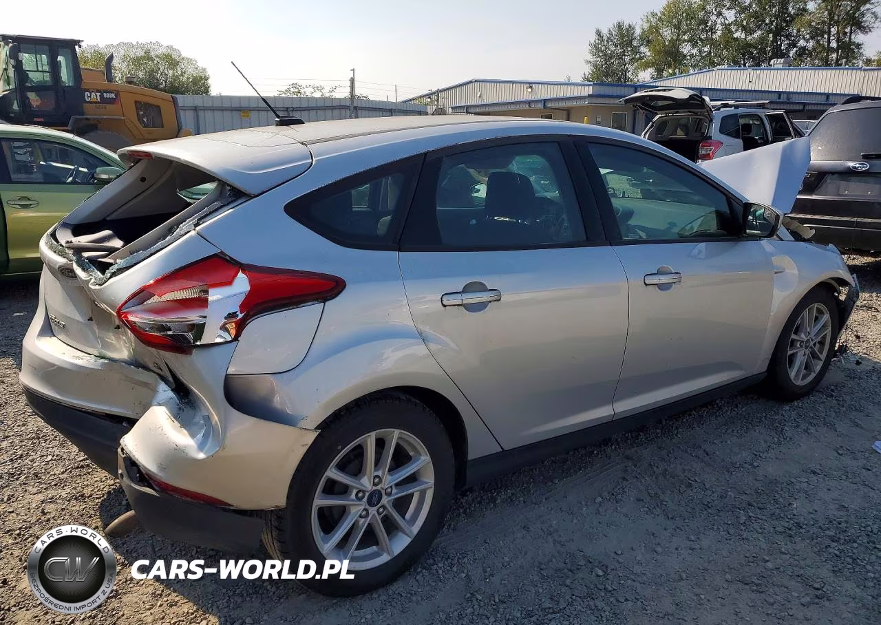 2018 Ford Focus Se VIN:1FADP3K22JL323162 - 3
