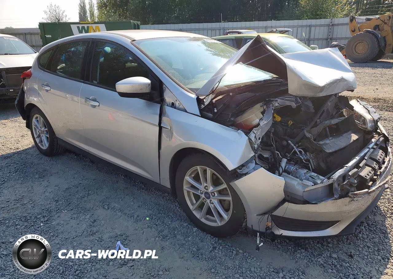 2018 Ford Focus Se VIN:1FADP3K22JL323162 - 4