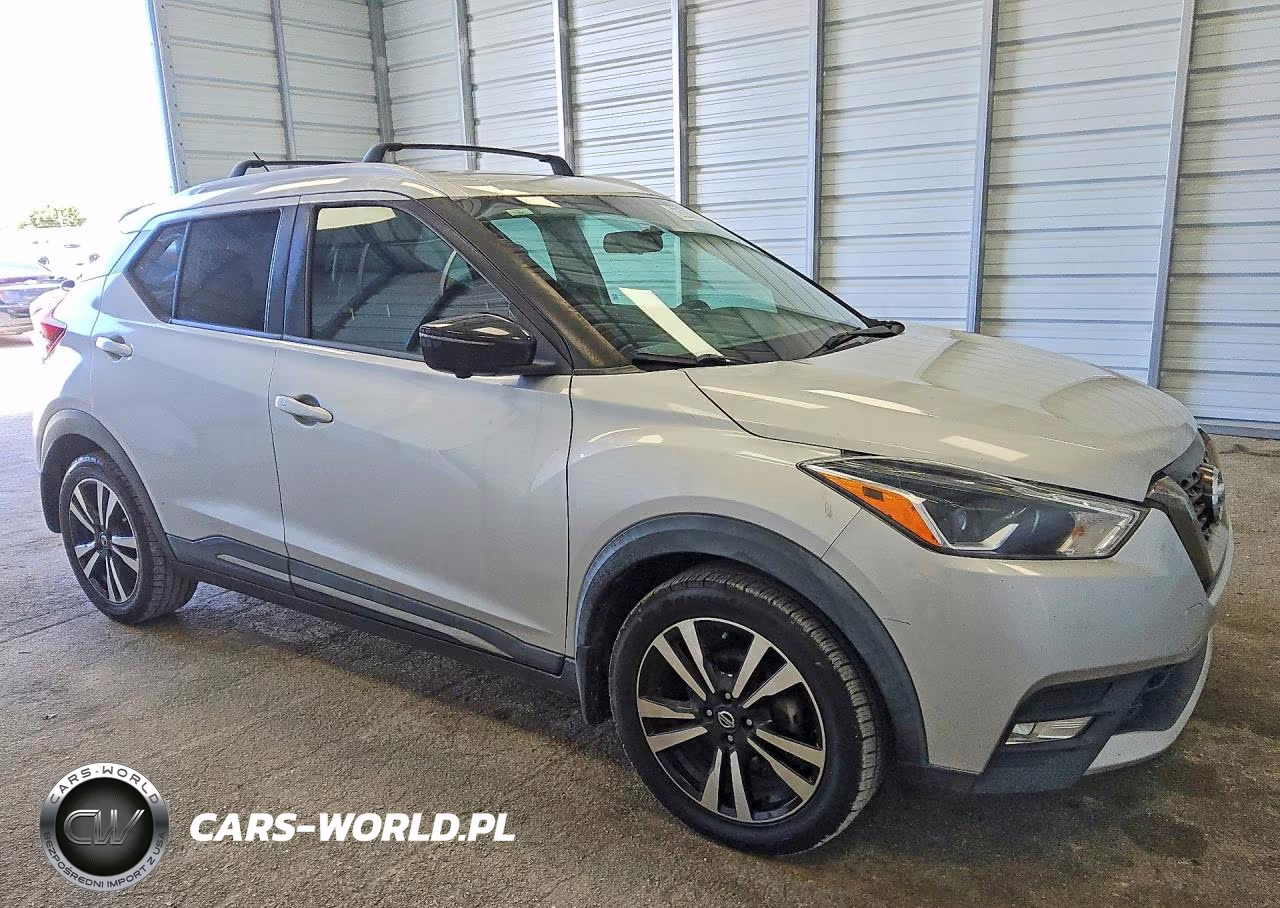 2019 Nissan Kicks Sr VIN:3N1CP5CU8KL531024 - 4