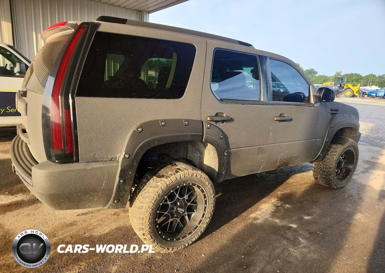 2008 Cadillac Escalade Luxury VIN:1GYFK63878R152772 - 3