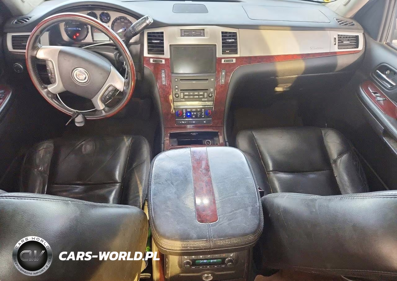2008 Cadillac Escalade Luxury VIN:1GYFK63878R152772 - 8