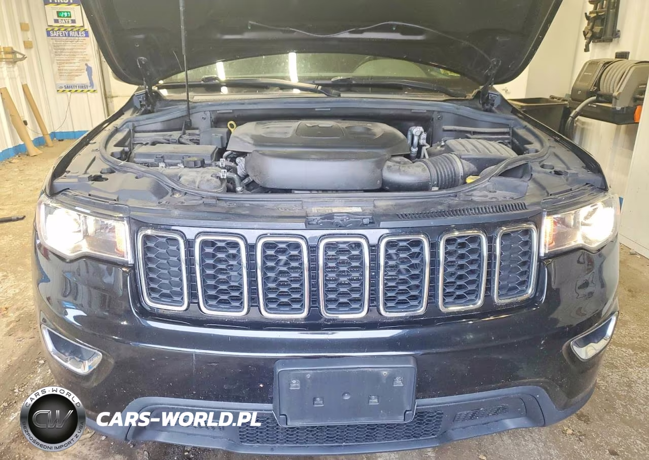 2018 Jeep Grand Cherokee Laredo VIN:1C4RJFAG4JC296840 - 12