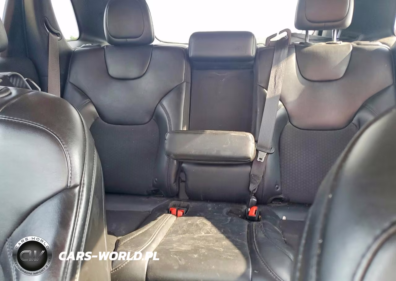 2019 Jeep Cherokee Latitude Plus VIN:1C4PJMLX1KD389965 - 10