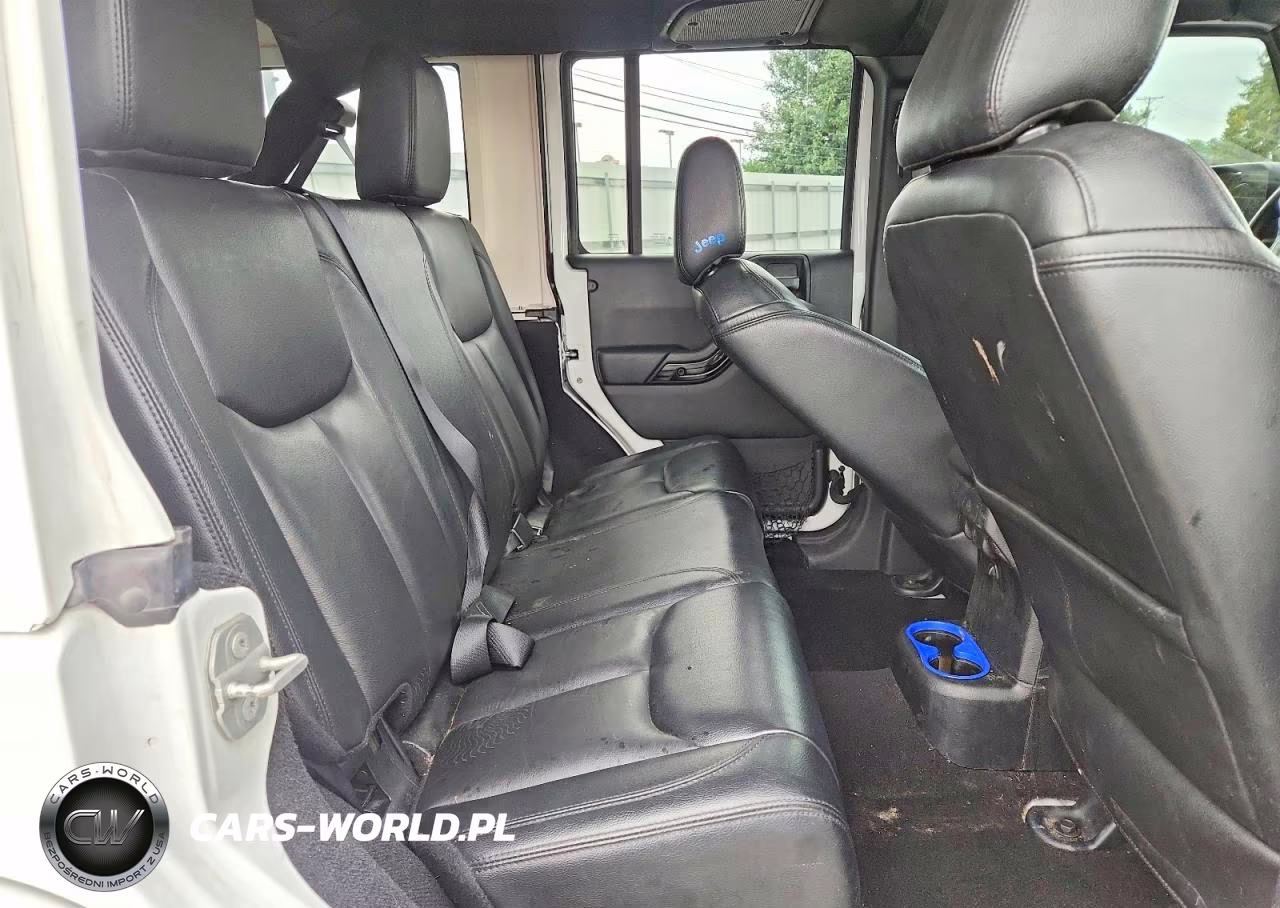 2015 Jeep Wrangler Unlimited Sahara VIN:1C4BJWEGXFL689082 - 11