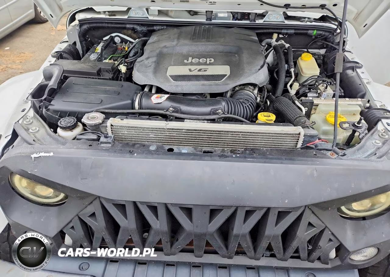 2015 Jeep Wrangler Unlimited Sahara VIN:1C4BJWEGXFL689082 - 12
