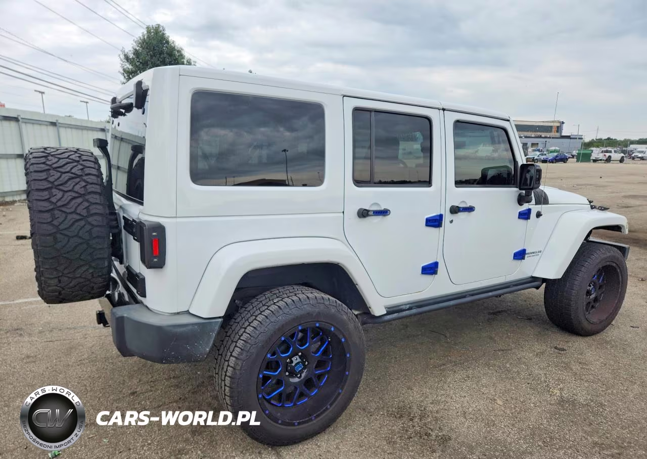 2015 Jeep Wrangler Unlimited Sahara VIN:1C4BJWEGXFL689082 - 3