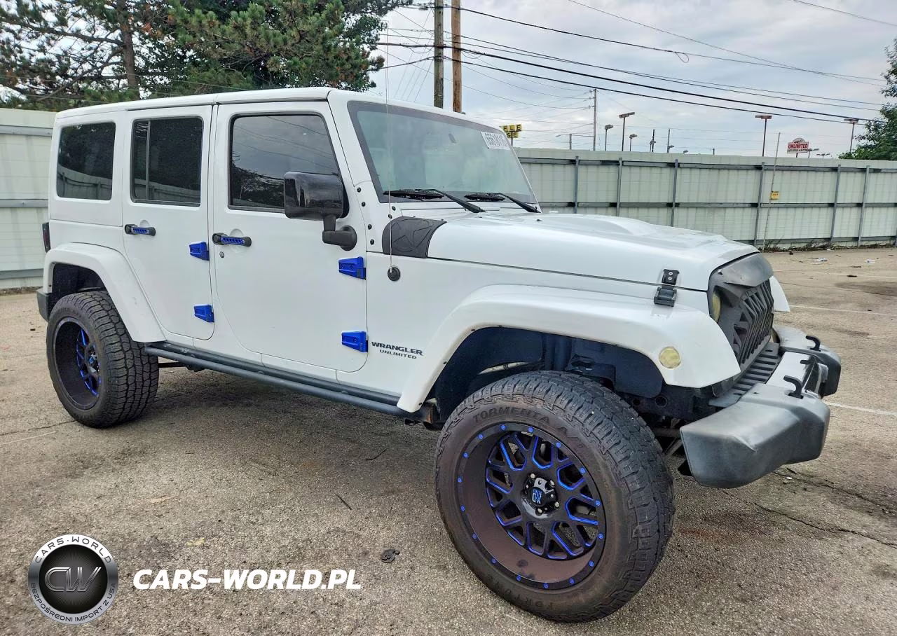 2015 Jeep Wrangler Unlimited Sahara VIN:1C4BJWEGXFL689082 - 4
