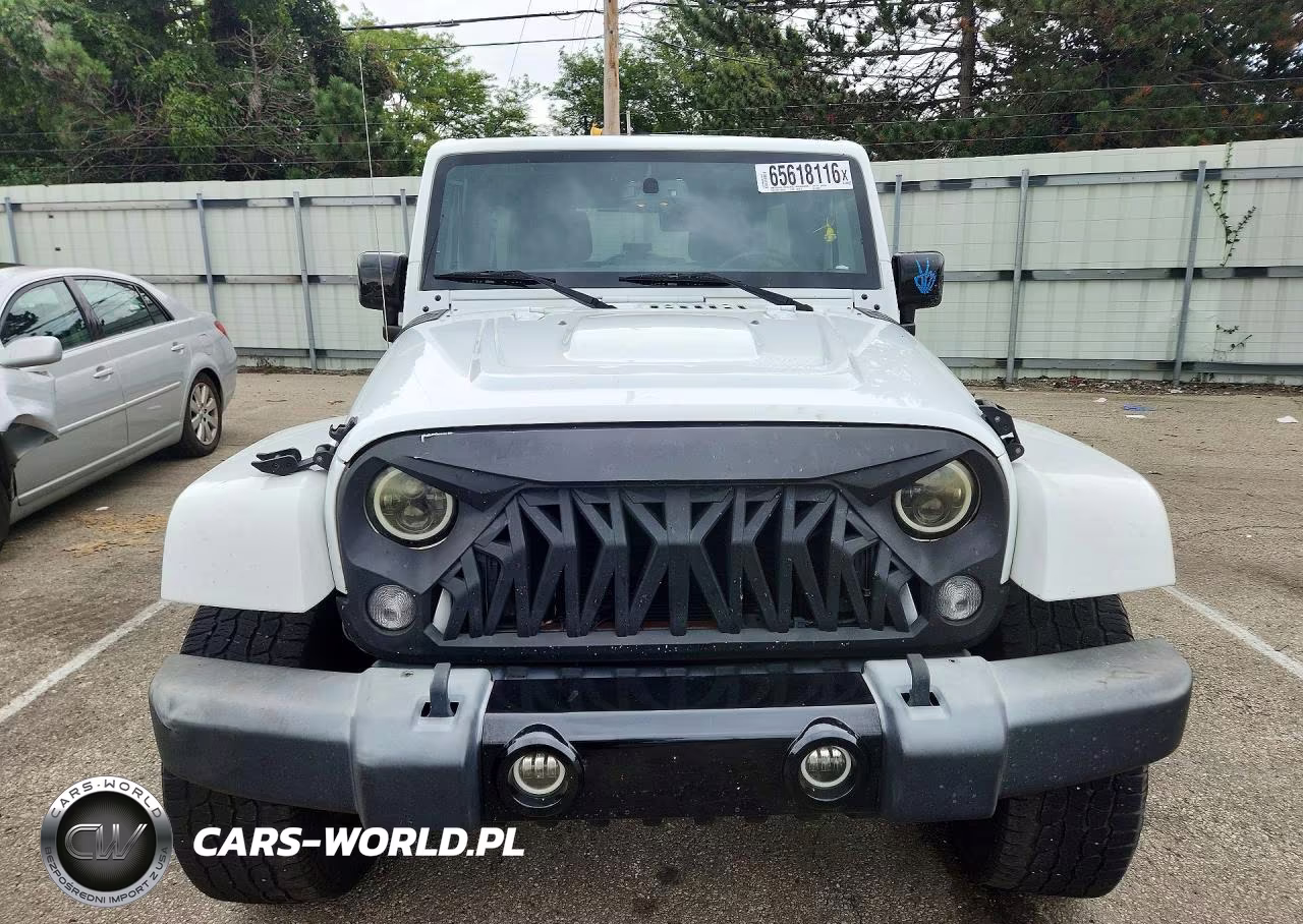 2015 Jeep Wrangler Unlimited Sahara VIN:1C4BJWEGXFL689082 - 5