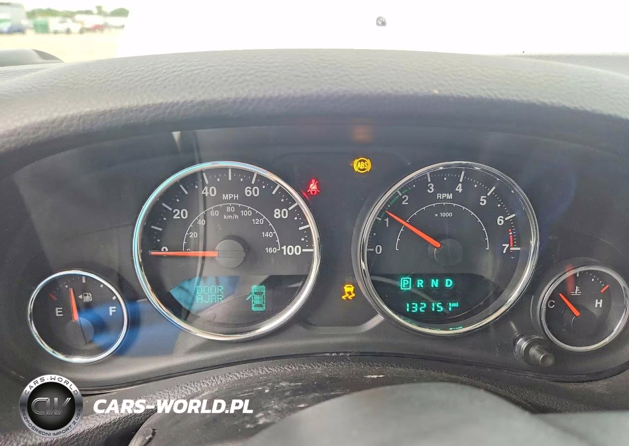 2015 Jeep Wrangler Unlimited Sahara VIN:1C4BJWEGXFL689082 - 9