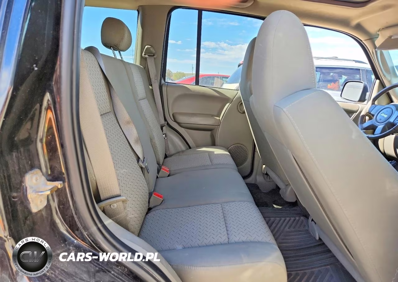 2005 Jeep Liberty Renegade VIN:1J4GL38K65W704473 - 11