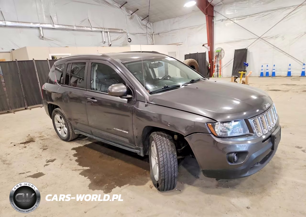 2016 Jeep Compass Latitude VIN:1C4NJDEB7GD758182 - 4
