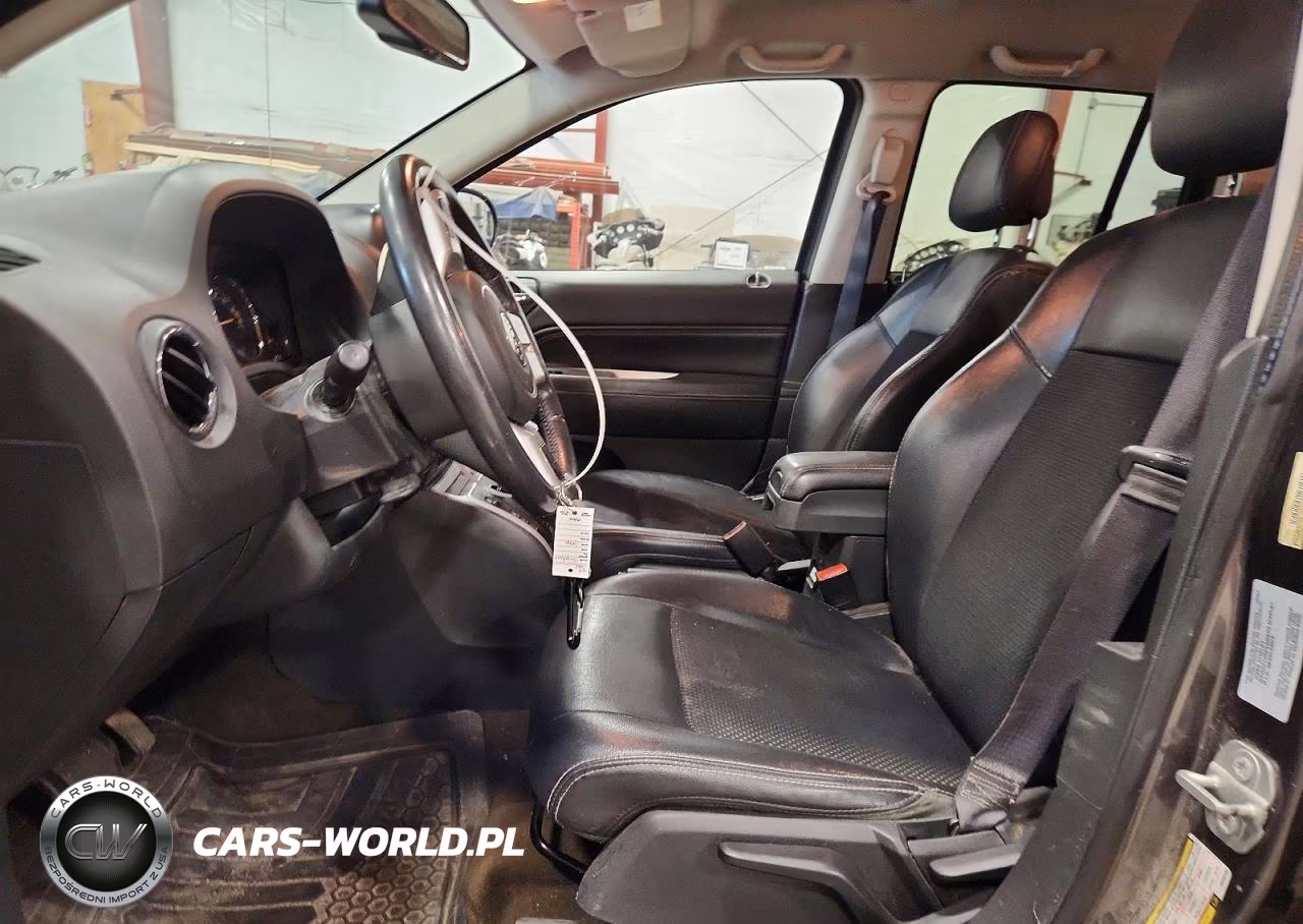 2016 Jeep Compass Latitude VIN:1C4NJDEB7GD758182 - 7