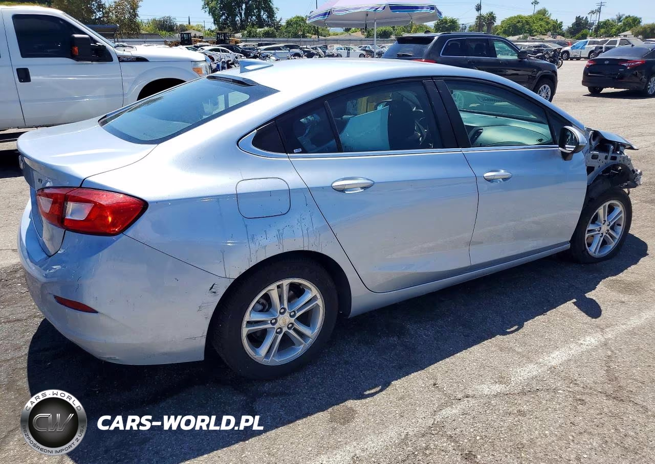 2018 Chevrolet Cruze Lt VIN:1G1BE5SM1J7120933 - 3