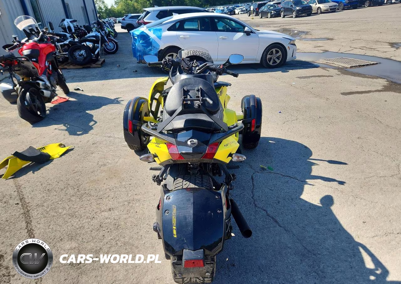 2014 Can-Am Spyder Roadster Rs VIN:2BXNABC11EV000029 - 4