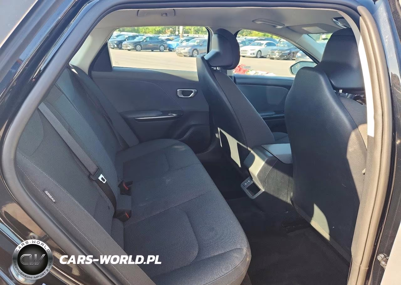 2025 Kia K4 Lxs VIN:3KPFT4DE2SE062749 - 10