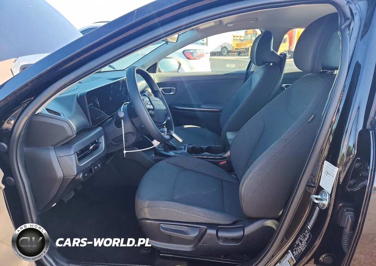 2025 Kia K4 Lxs VIN:3KPFT4DE2SE062749 - 7