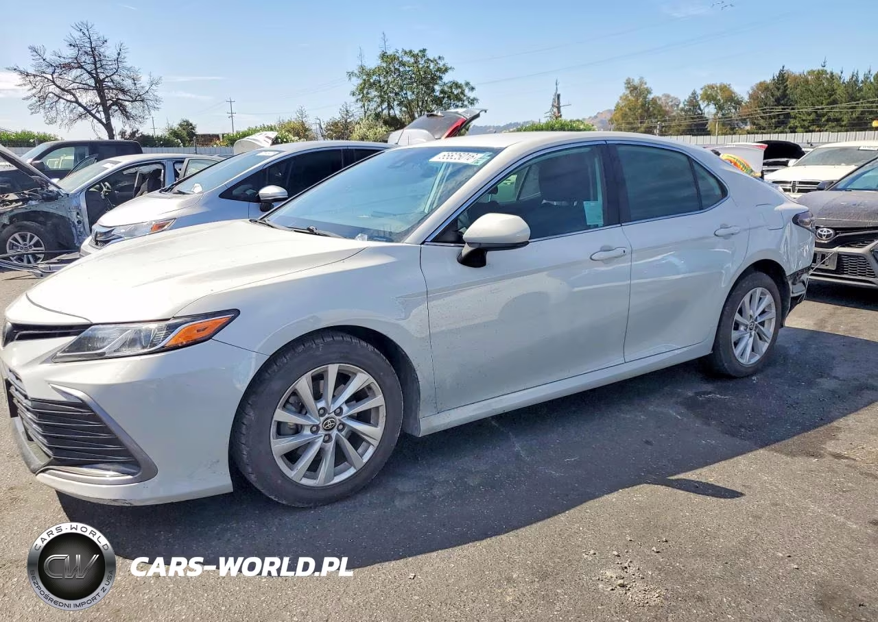 2022 Toyota Camry Le – zdjęcie 1 z 12