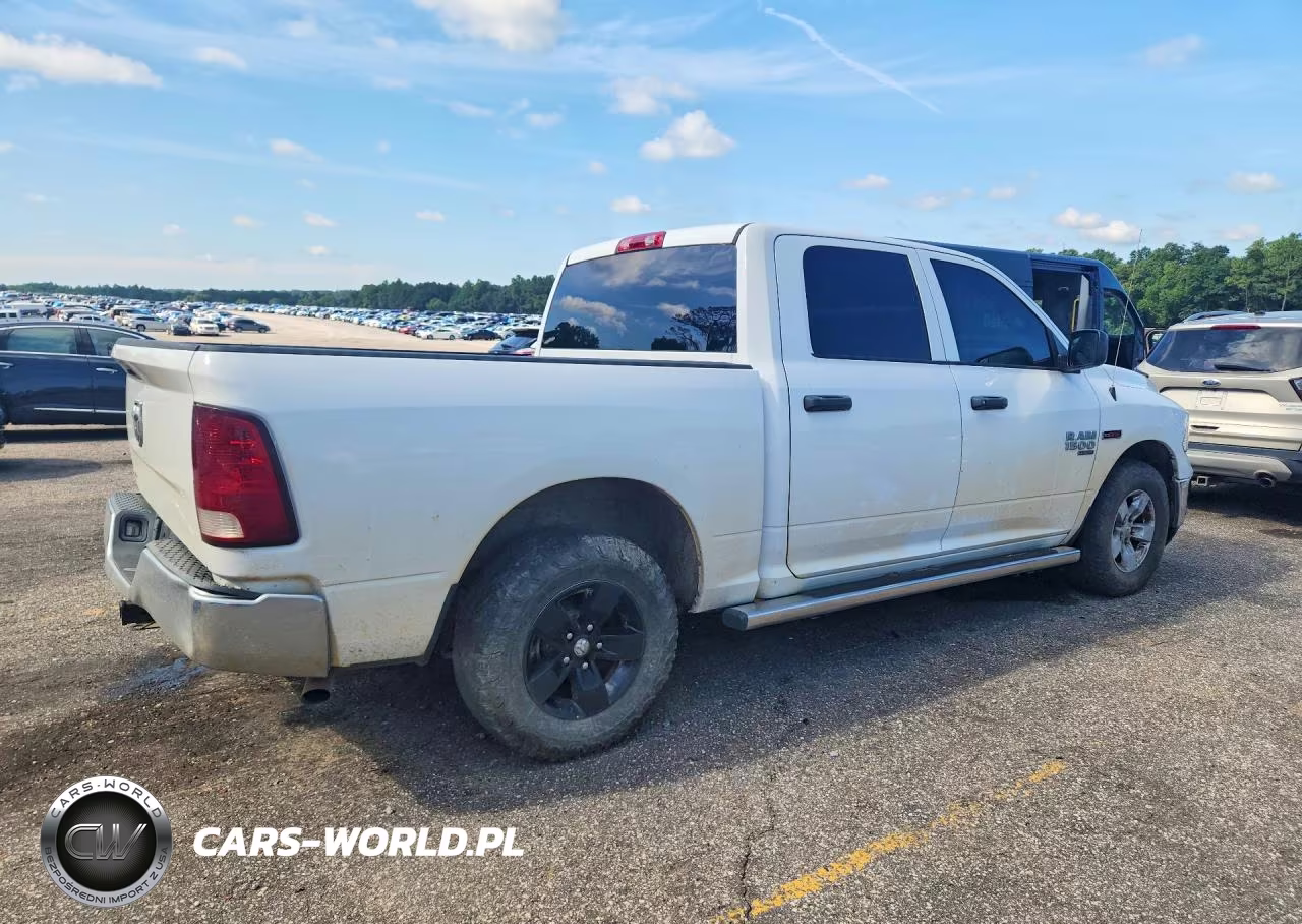 2019 Ram 1500 Classic Tradesman VIN:1C6RR6KM7KS723004 - 3
