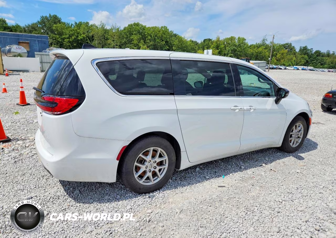 2025 Chrysler Pacifica Select VIN:2C4RC1BG1SR530288 - 3