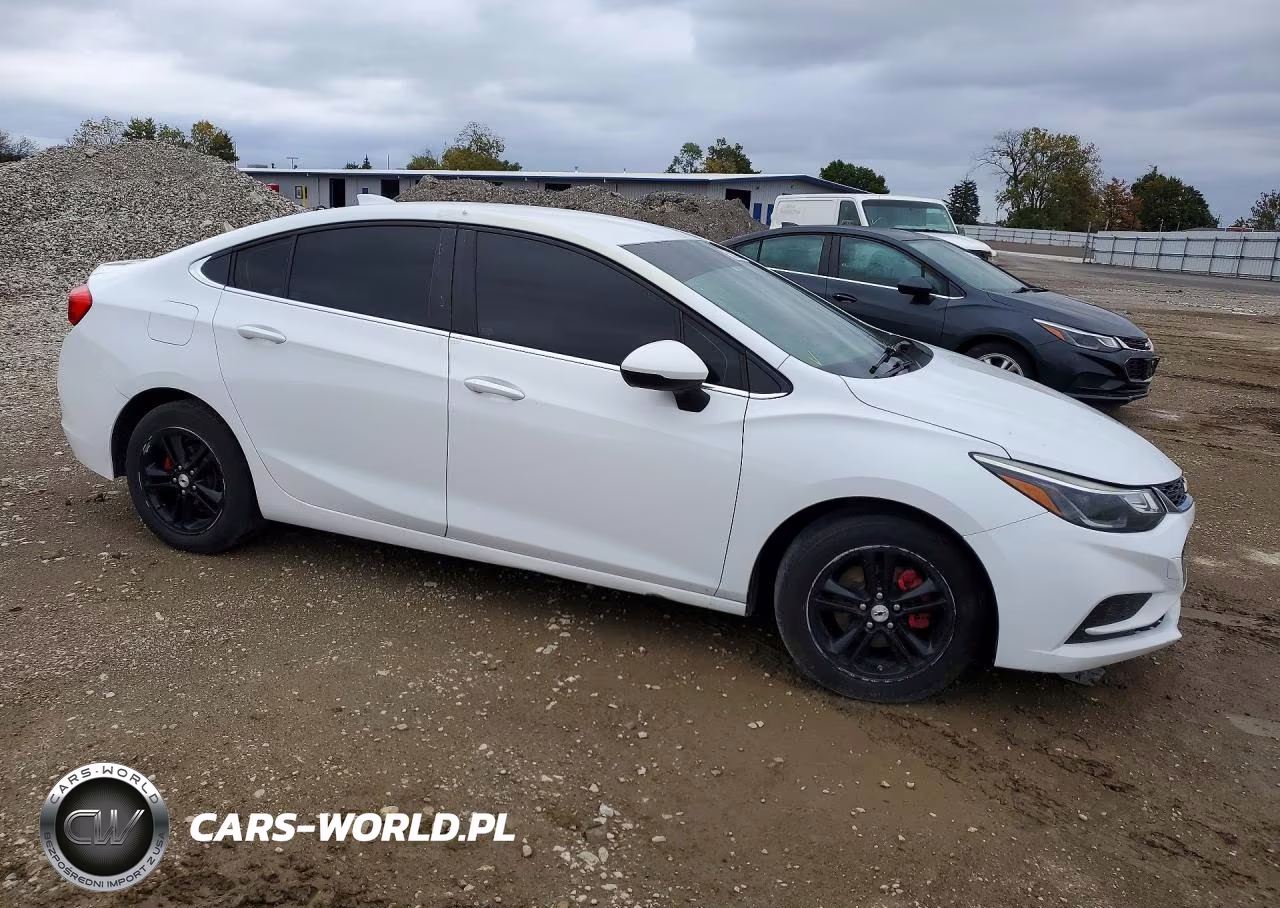 2018 Chevrolet Cruze Lt VIN:1G1BE5SM9J7181110 - 4