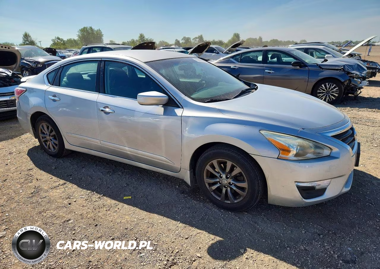 2015 Nissan Altima 2.5 S VIN:1N4AL3AP8FN860075 - 4