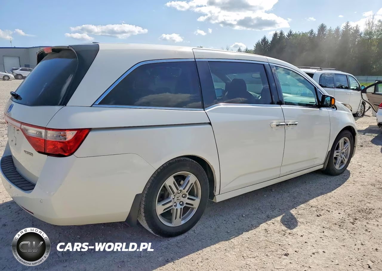 2013 Honda Odyssey Touring VIN:5FNRL5H97DB007744 - 3