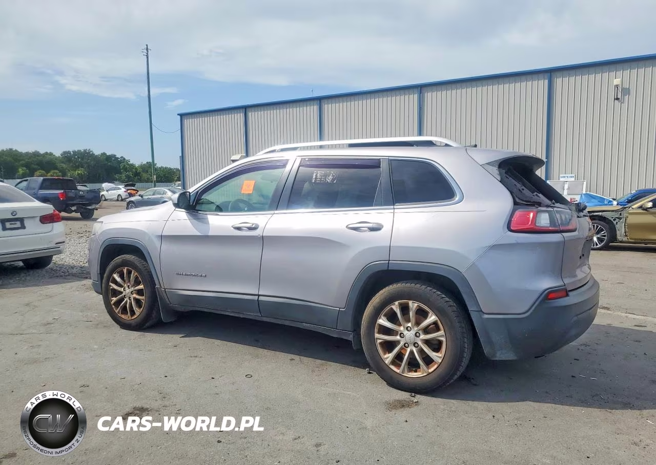 2019 Jeep Cherokee Latitude VIN:1C4PJLCB4KD187247 - 2
