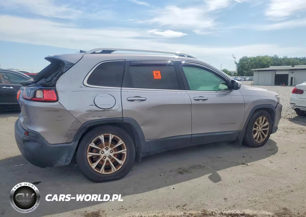 2019 Jeep Cherokee Latitude VIN:1C4PJLCB4KD187247 - 3