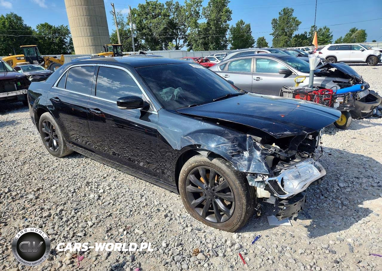 2016 Chrysler 300 Limited VIN:2C3CCARG6GH262044 - 4