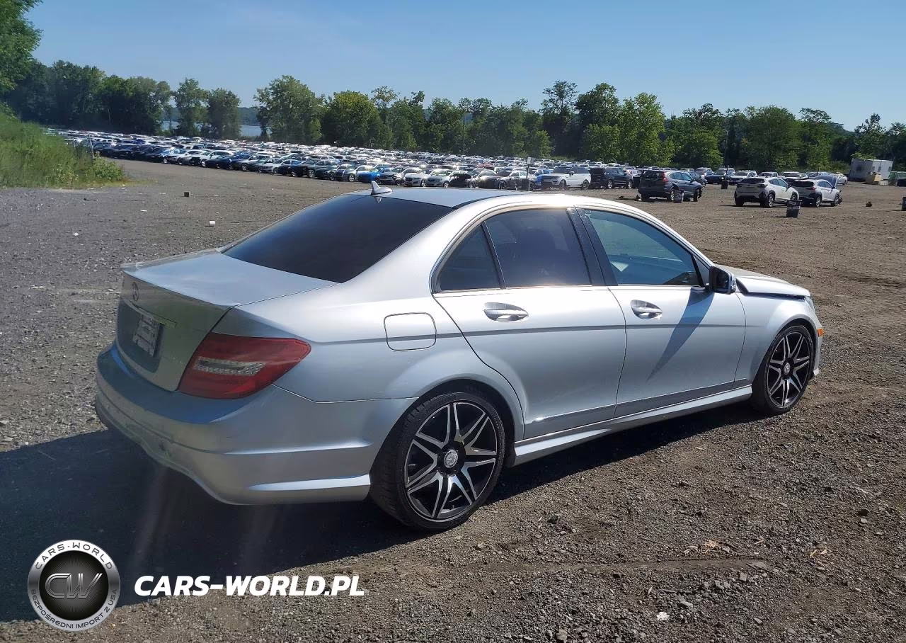 2014 Mercedes-Benz C 250 VIN:WDDGF4HB0ER320924 - 3