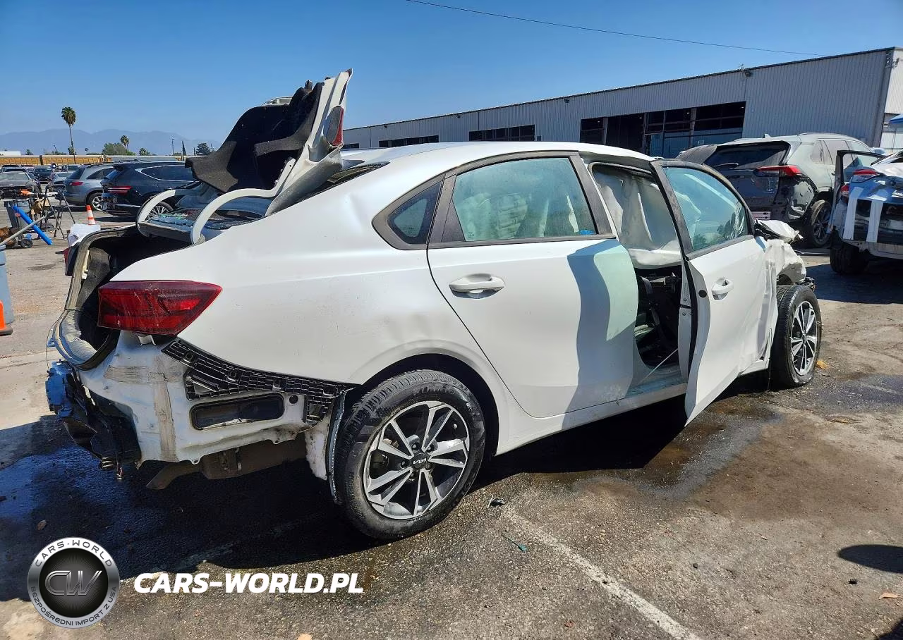 2024 Kia Forte Lxs VIN:3KPF24AD4RE825752 - 3