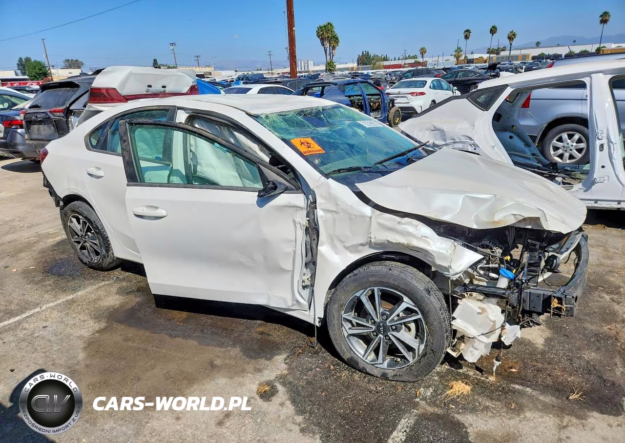 2024 Kia Forte Lxs VIN:3KPF24AD4RE825752 - 4
