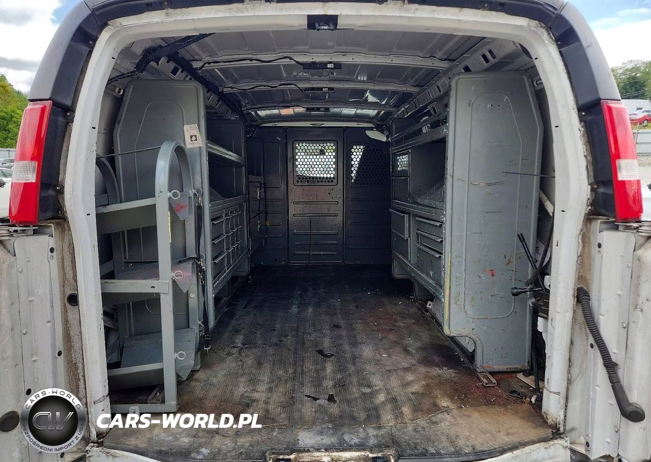 2021 Chevrolet Express G2500 VIN:1GCWGAF71M1170321 - 10