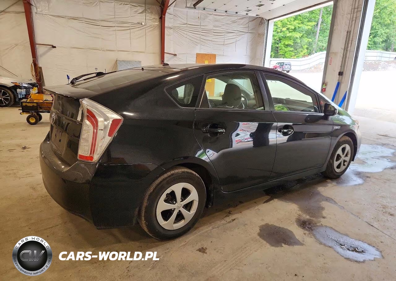 2015 Toyota Prius Two VIN:JTDKN3DU8F0394672 - 3