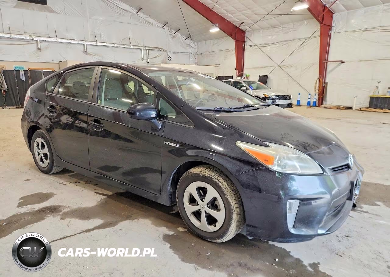 2015 Toyota Prius Two VIN:JTDKN3DU8F0394672 - 4