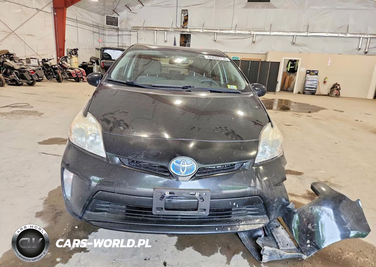 2015 Toyota Prius Two VIN:JTDKN3DU8F0394672 - 5