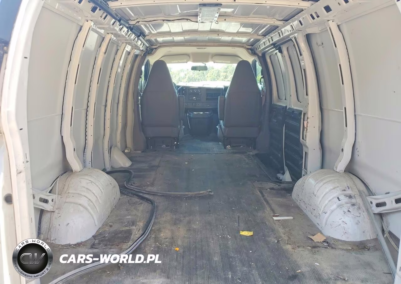 2023 Chevrolet Express 2500 Cargo Delivery Van VIN:1GCWGAFPXP1115550 - 10