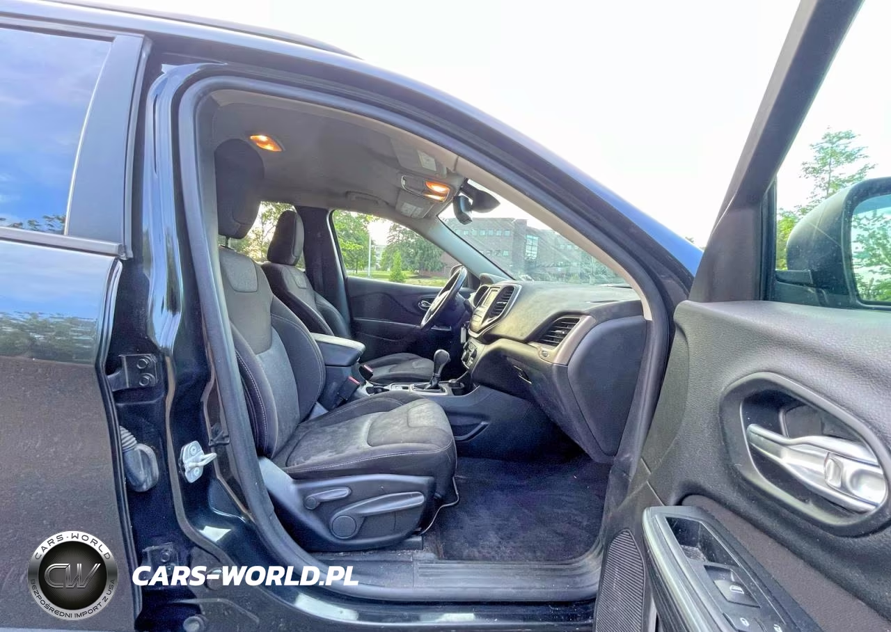 2016 Jeep Cherokee Sport VIN:1C4PJMAS2GW220671 - 5
