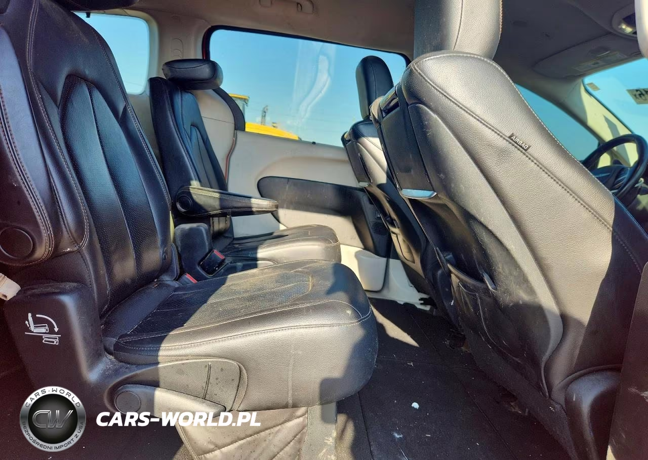 2018 Chrysler Pacifica Touring L Plus VIN:2C4RC1EG3JR271006 - 11