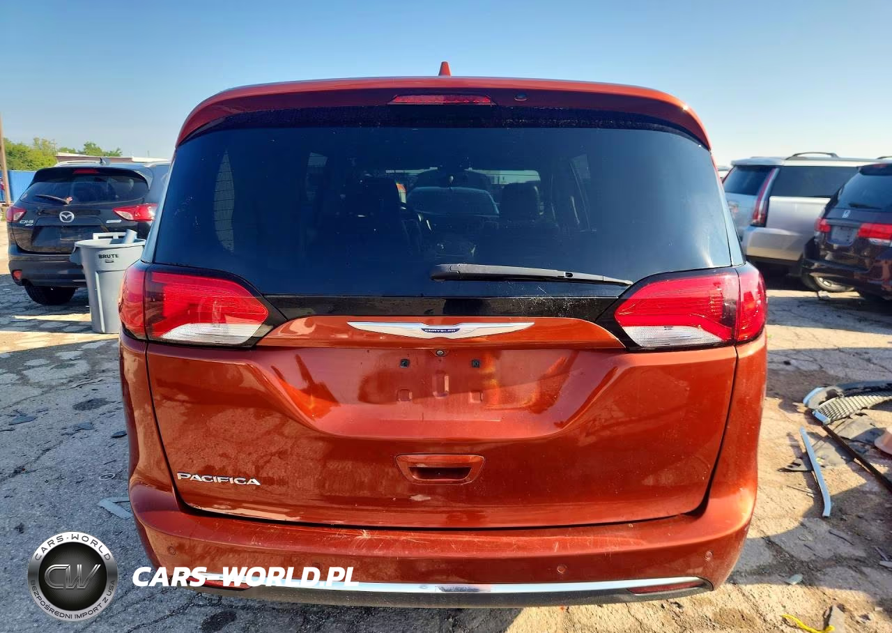 2018 Chrysler Pacifica Touring L Plus VIN:2C4RC1EG3JR271006 - 6