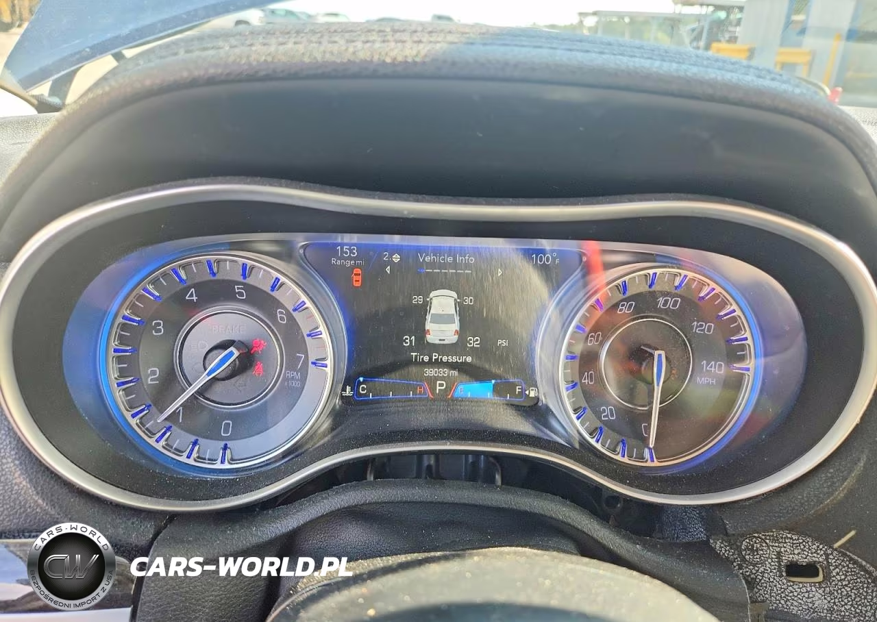 2016 Chrysler 300 Limited VIN:2C3CCAAG6GH295797 - 9