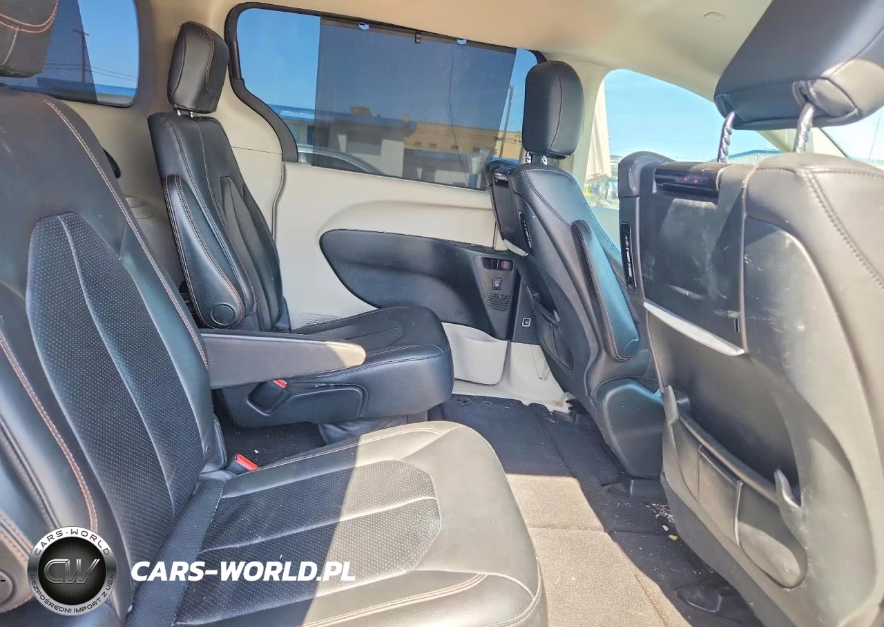 2017 Chrysler Pacifica Touring L Plus VIN:2C4RC1EG2HR669513 - 11