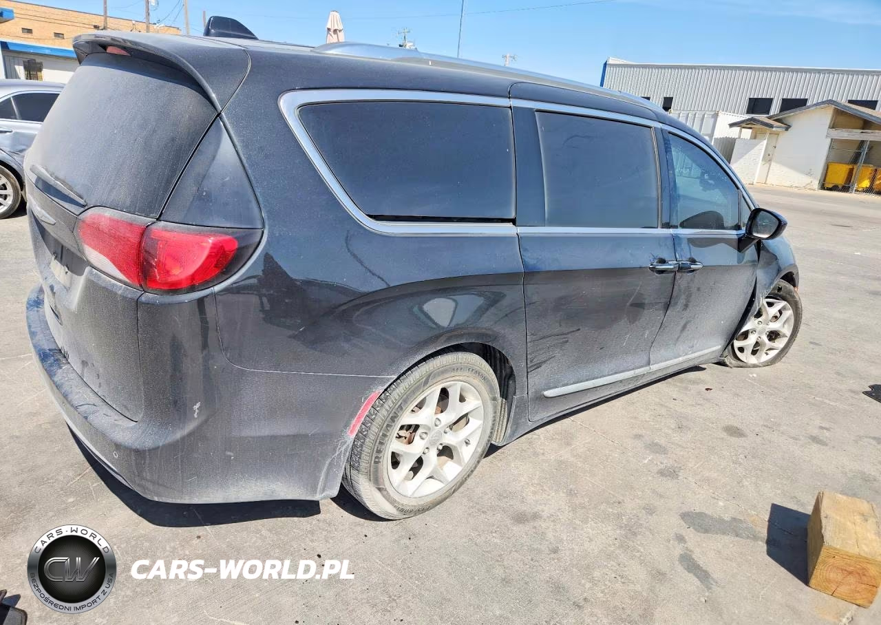 2017 Chrysler Pacifica Touring L Plus VIN:2C4RC1EG2HR669513 - 3