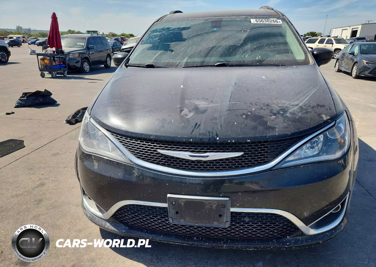 2017 Chrysler Pacifica Touring L Plus VIN:2C4RC1EG2HR669513 - 5