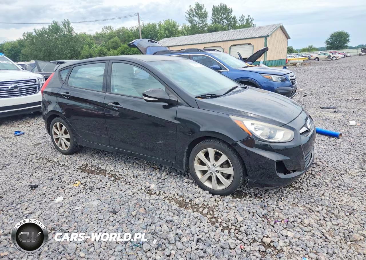 2013 Hyundai Accent Se VIN:KMHCU5AE9DU060801 - 4