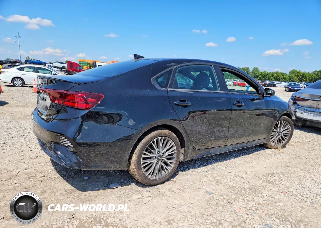 2023 Kia Forte Gt Line VIN:3KPF54AD3PE640144 - 3