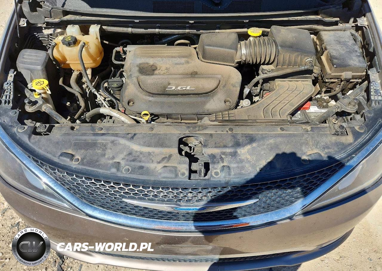 2018 Chrysler Pacifica Touring L VIN:2C4RC1BG2JR277366 - 12